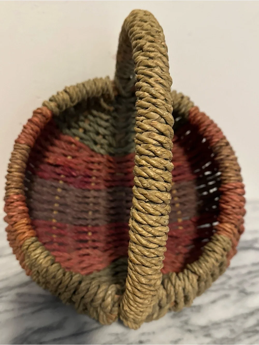 Handwoven Seagrass Basket with Handle - teal/ red Accent buttocks design 10”D